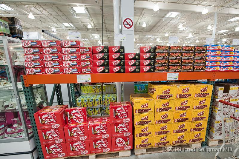 20090829_222758 D3.jpg - Costco, Chicoutimi.  Kit Kat Chocolate Bars.   Canada has several food items that are not sold in the US